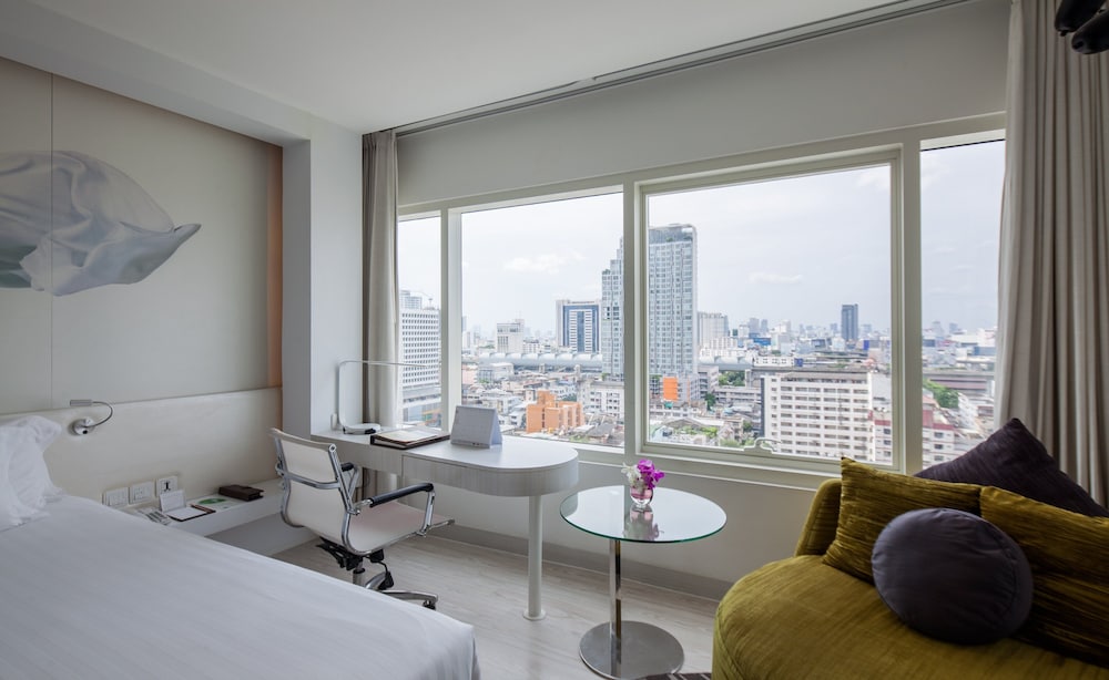 Superior Room, 1 King Bed, City View photo 2