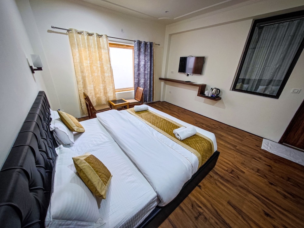 Deluxe Room - Photo 9