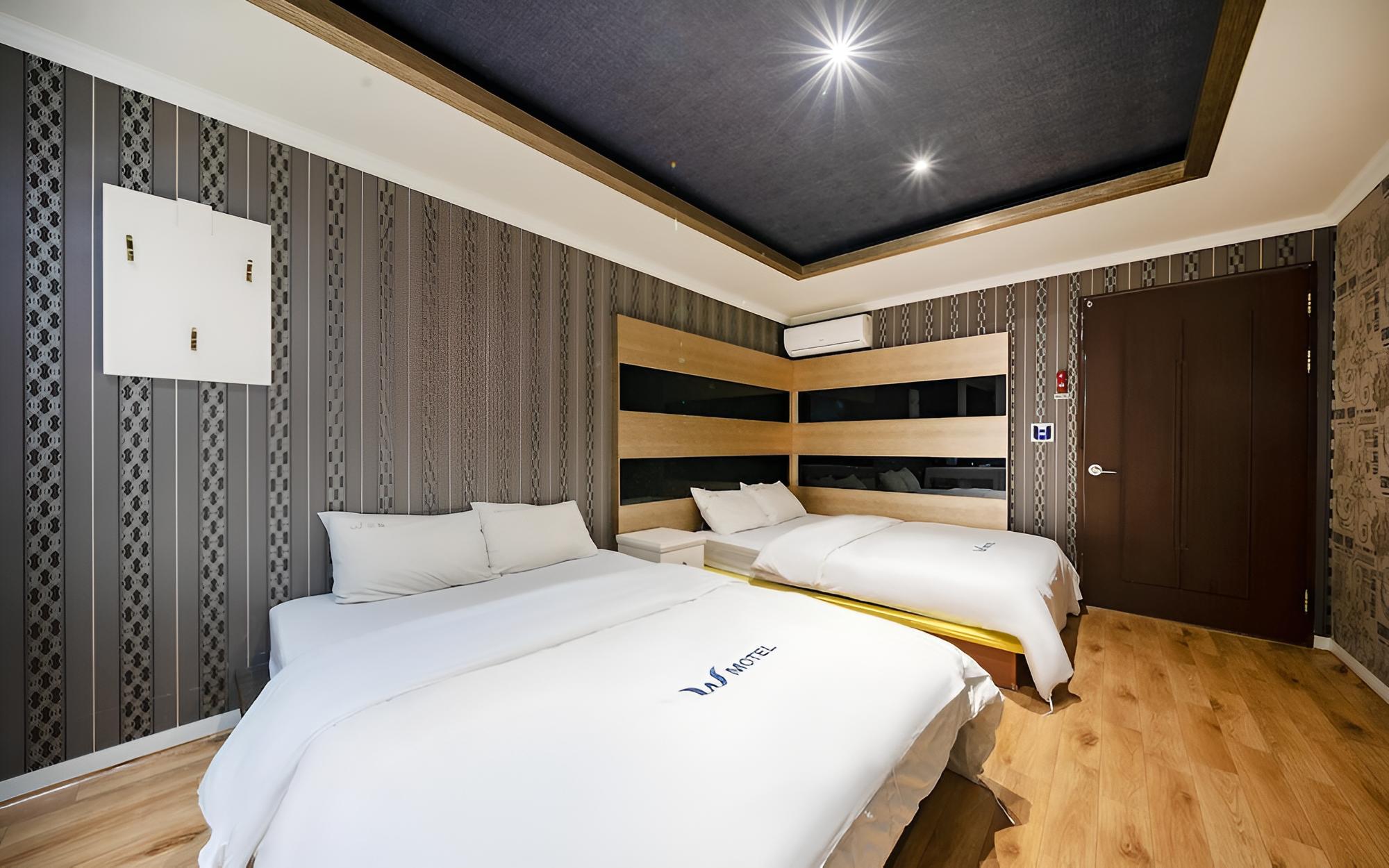 Room (Deluxe room (two beds queen + queen N) - Photo 3
