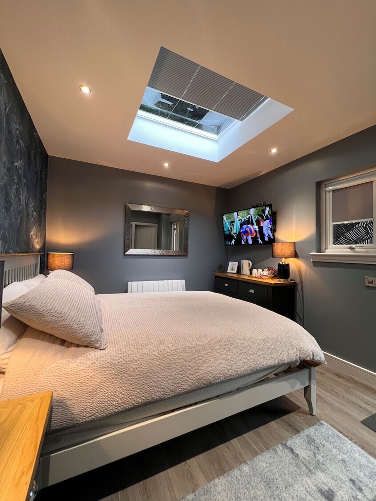Double Room, Ensuite (Cabin - Pet Friendly ) photo 2