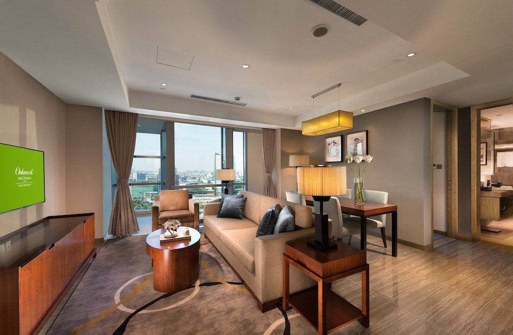 Premier Apartment, 3 Bedrooms, Lake View photo 2