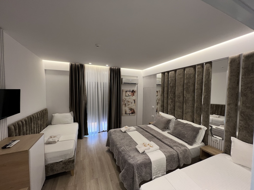Deluxe Family Room photo 2
