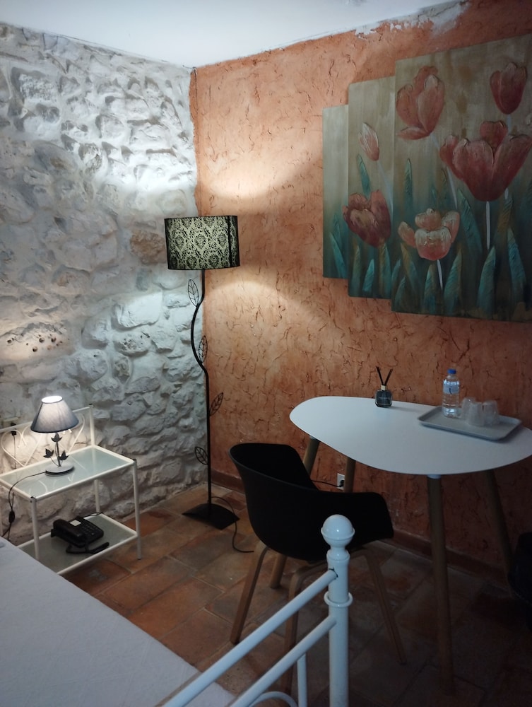 Standard Triple Room - Photo 4