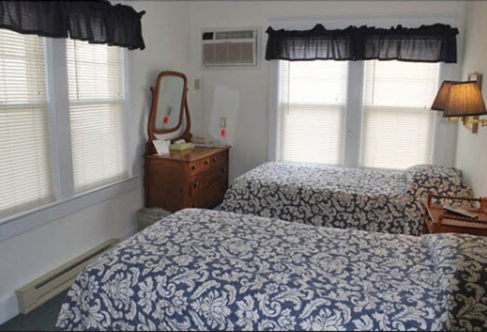 Lankford Hotel Ocean Front Room, 2 Twin Beds