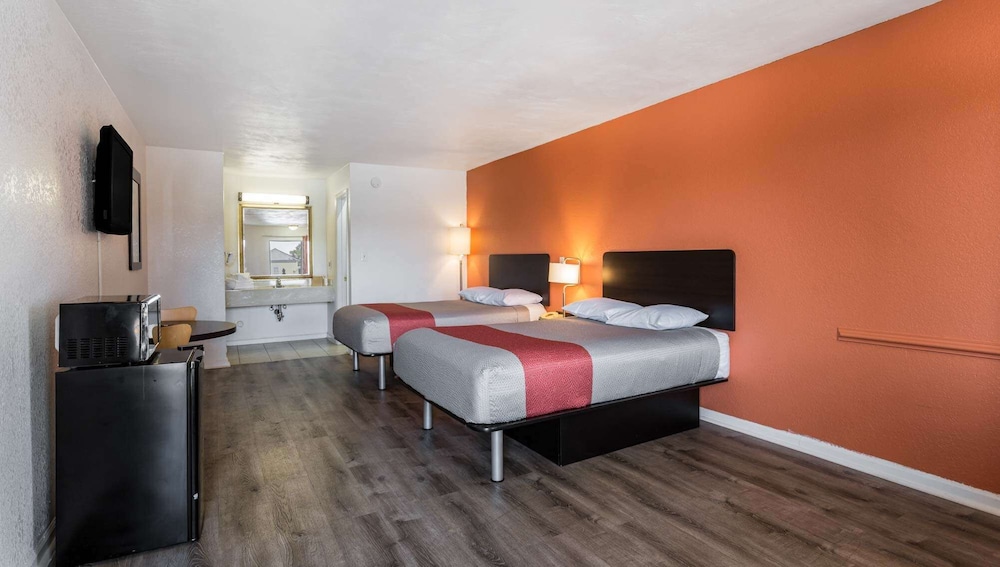 Deluxe Room, 2 Double Beds, Smoking, Kitchenette - Photo 1