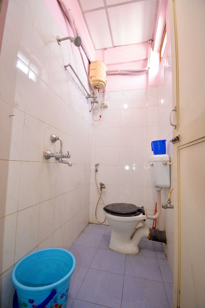 Budget Room - Photo 10