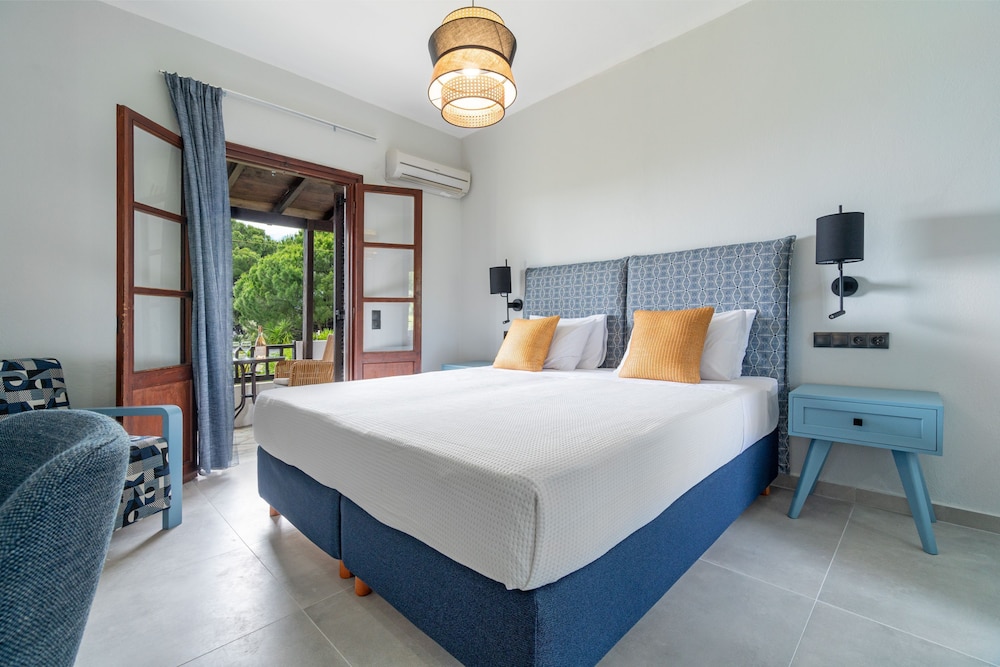 Deluxe Room, Garden View with Plunge Pool photo 1