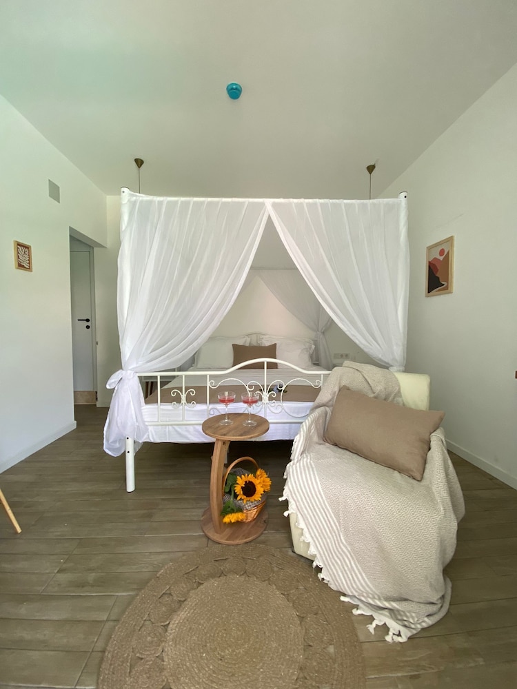 Superior Room, 1 Bedroom, Fireplace, Pool View