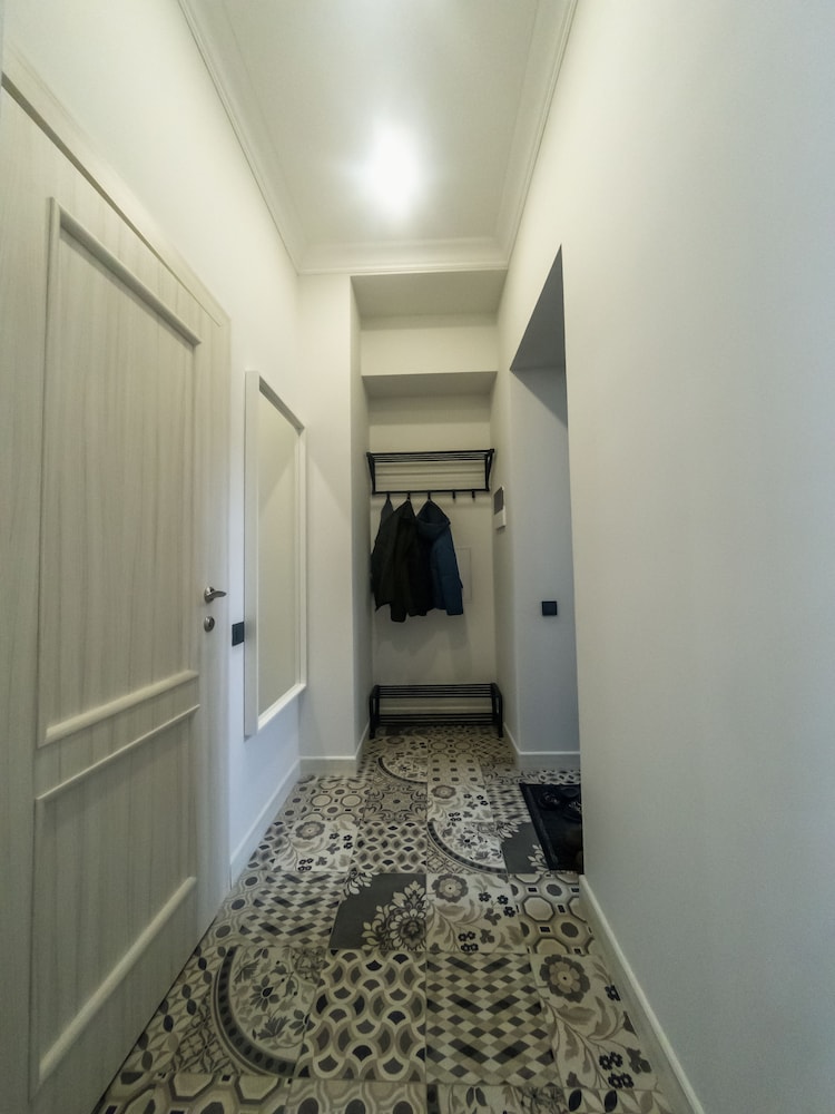 Deluxe Apartment, 1 Queen Bed, Smoking, Mountain View photo 3