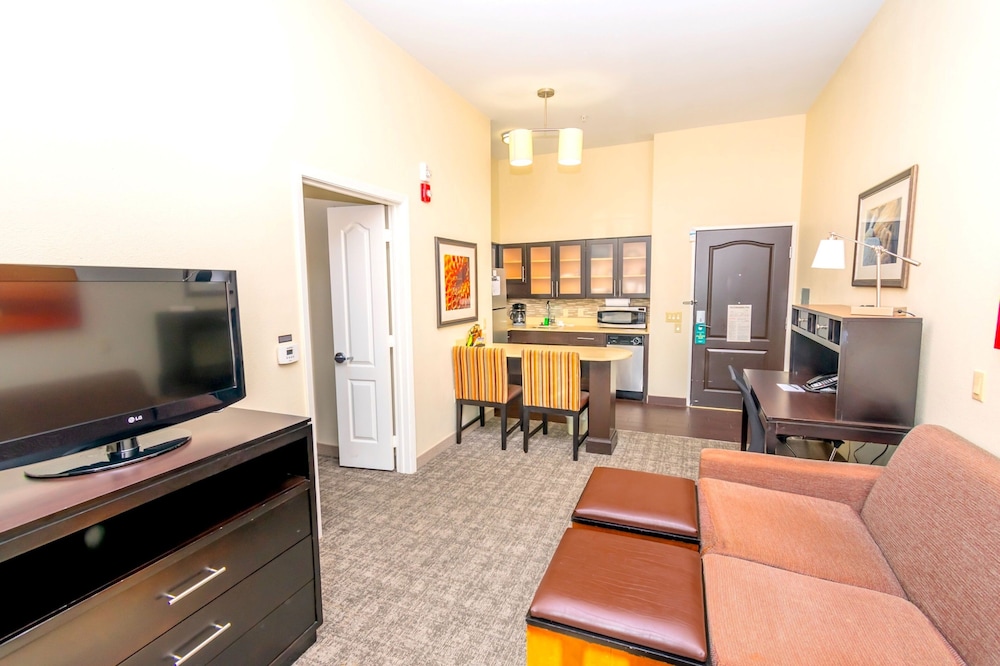 Suite, 1 Bedroom, Kitchen - Photo 7