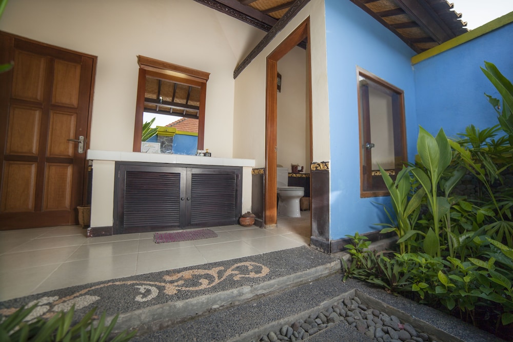 Deluxe Bungalow with AC photo 3