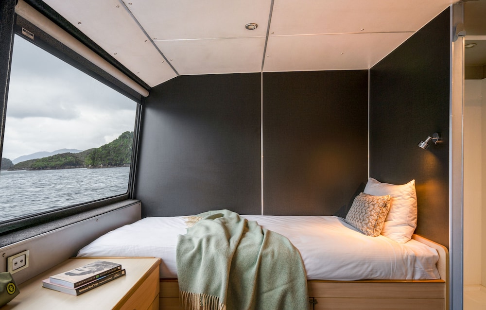 Endeavour Cabin - Deluxe Twin Room photo 3