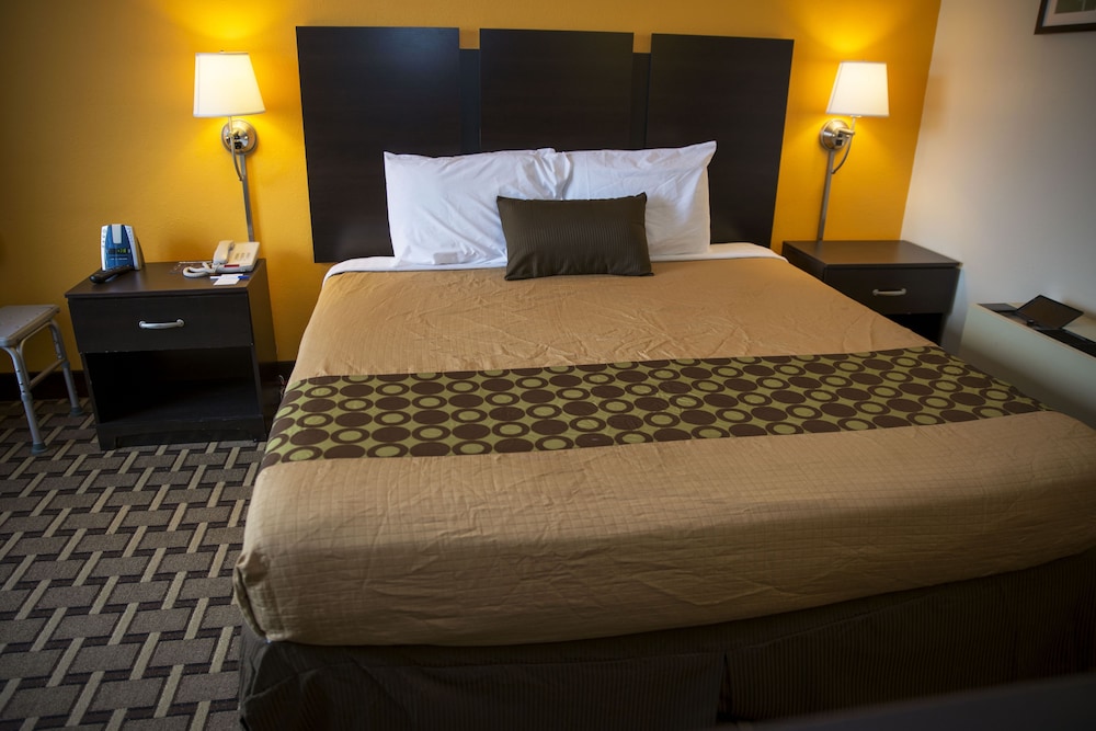 Standard Room, 1 King Bed photo 3