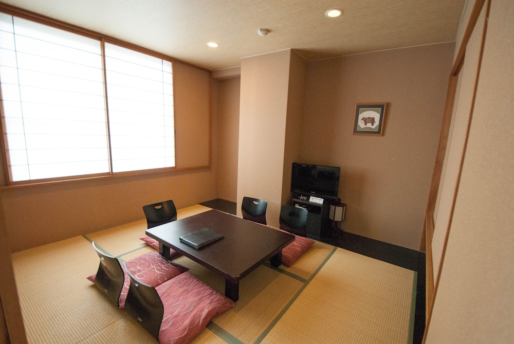 Japanese Style Room for 4 People (Shared Bathroom) - Photo 9
