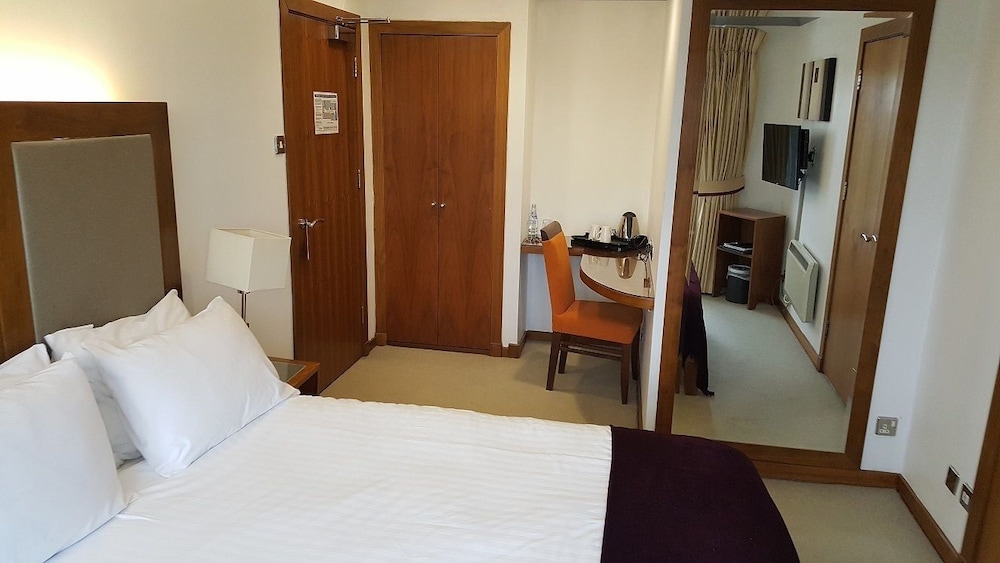 Business Double Room, Accessible, Courtyard View ( 2)