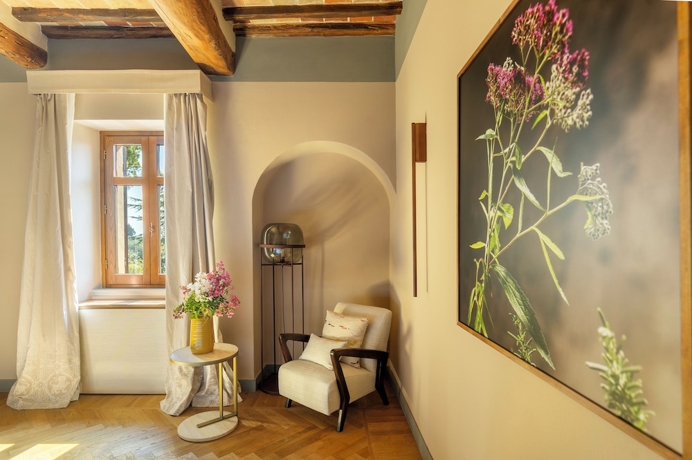 Executive Room - Photo 1