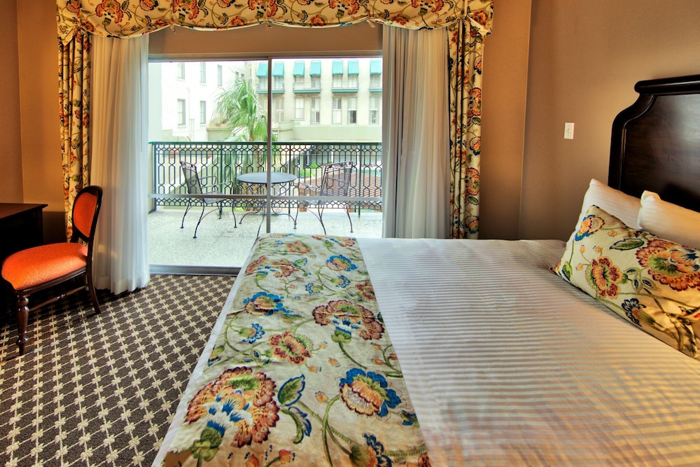 Room, 1 King Bed, Balcony (Alamo Plaza)