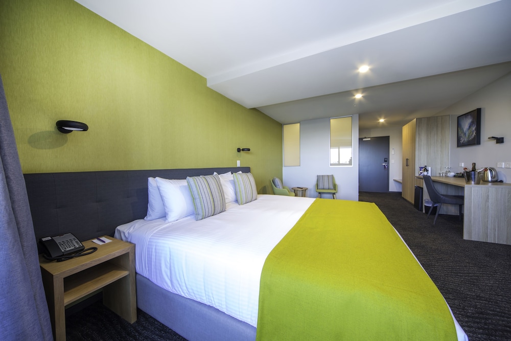 Superior Room, 1 King Bed, Balcony photo 2