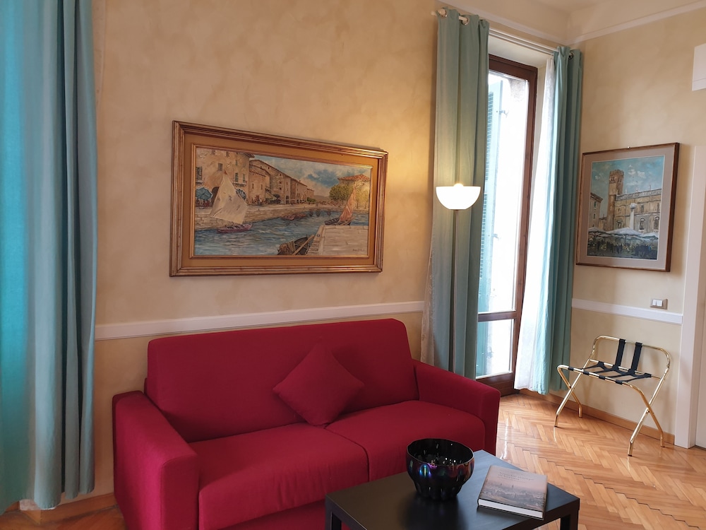 Deluxe Double Room, River View thumbnail 5