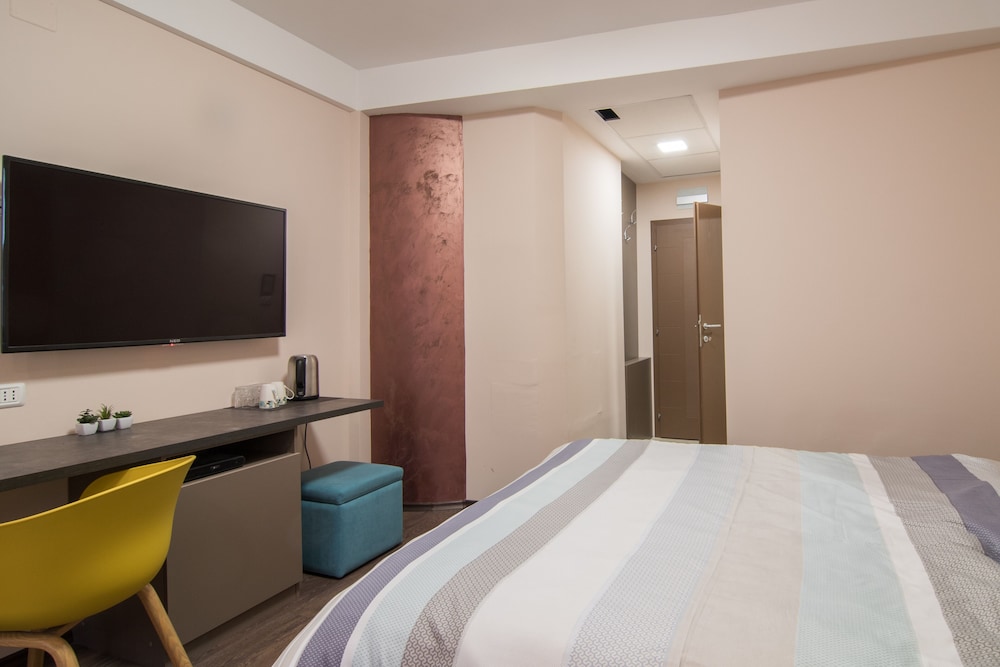Deluxe Double Room - Photo 8