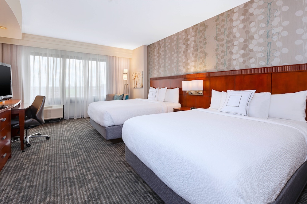 Room, 2 Queen Beds (Hearing Accessible) - Photo 1