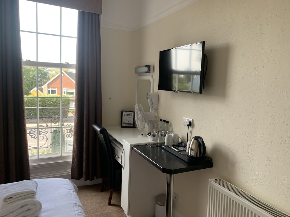 Family Triple Room, Ensuite photo 3