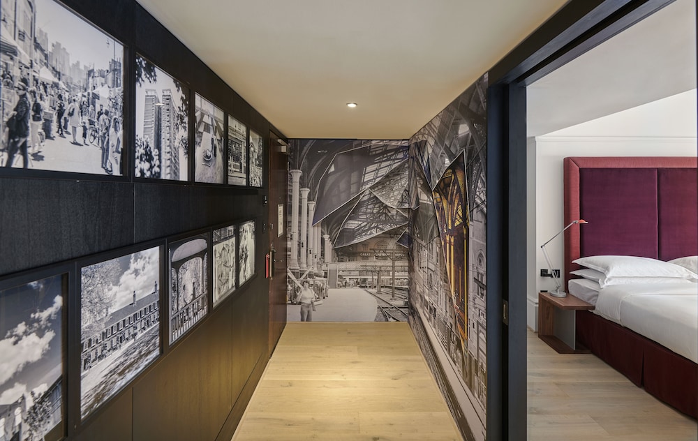 Suite (104)