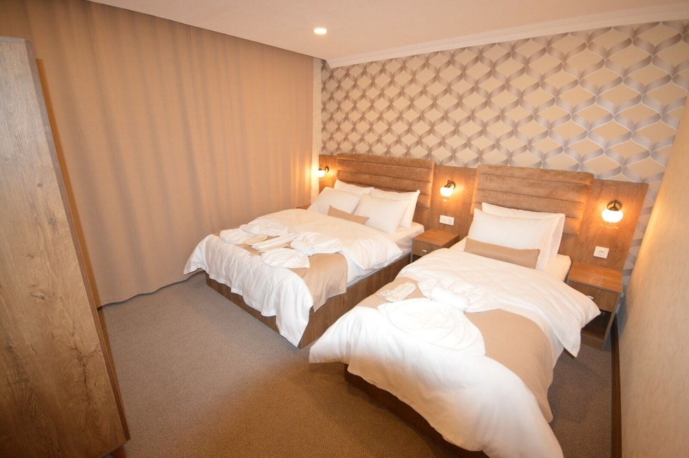 Suite - Photo 1