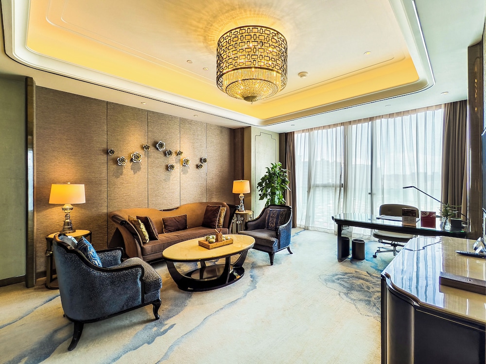 Luxury Suite, 1 Bedroom, City View photo 3