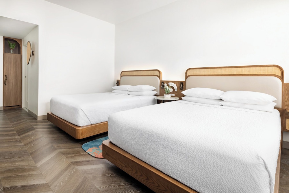 2 Queen Beds - Photo 1