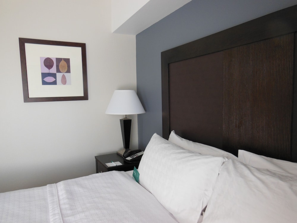 Suite, 2 Queen Beds, Accessible, Bathtub - Photo 2