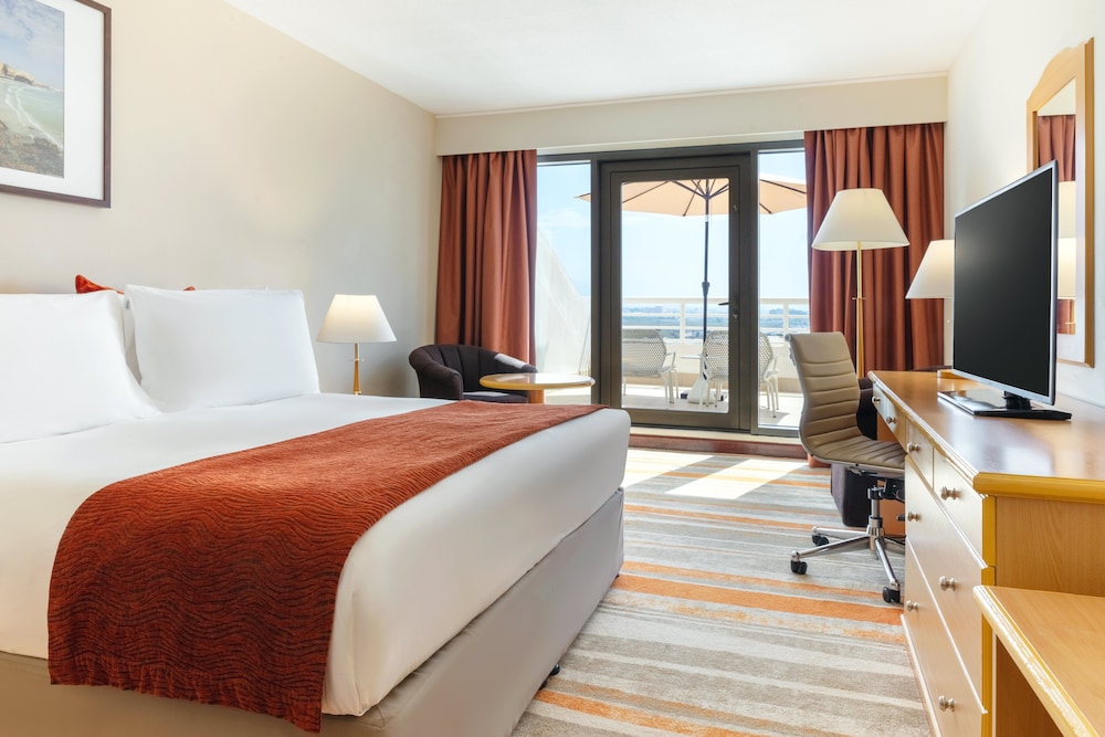 Room, 1 King Bed, Balcony, Sea View - Photo 1