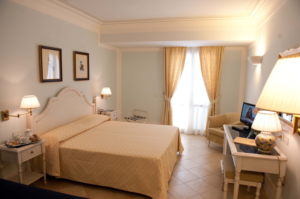 Standard Double or Twin Room - Photo 3