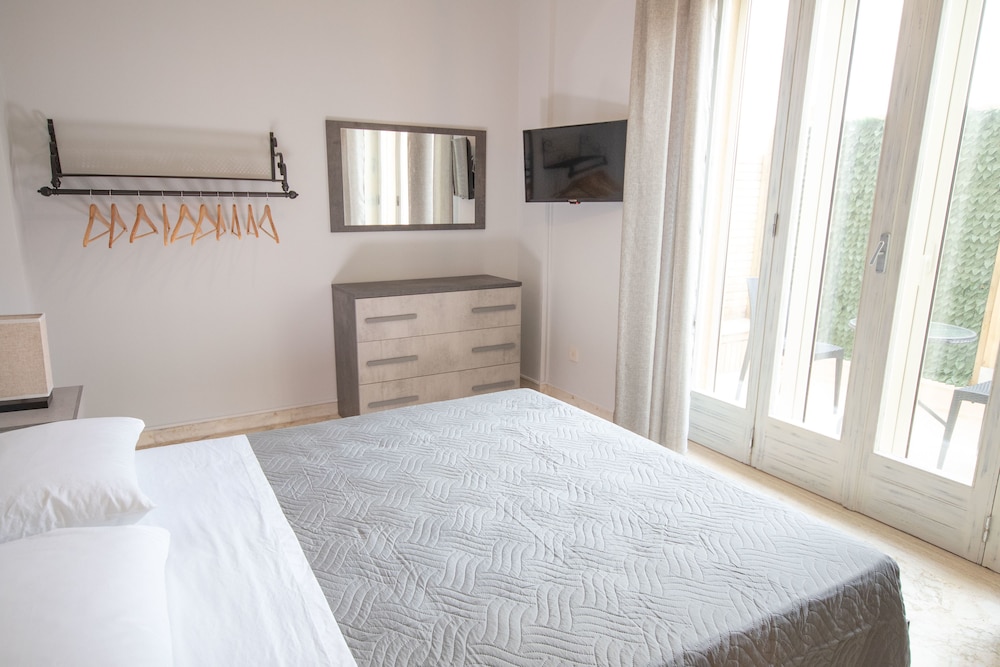 Superior Double Room, 1 Queen Bed, Terrace photo 3