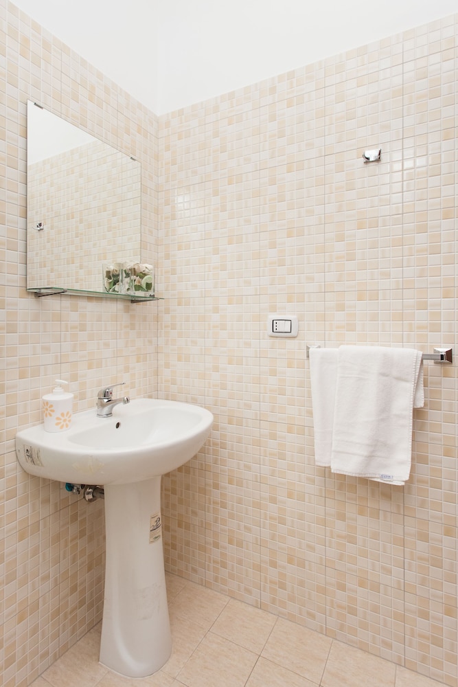 Economy Single Room, Shared Bathroom