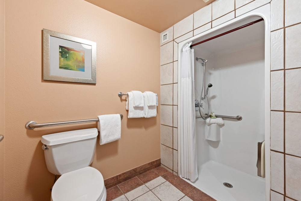 Room, 1 King Bed, Accessible, Ground Floor - Photo 5