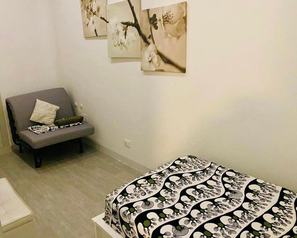 Basic Apartment photo 1