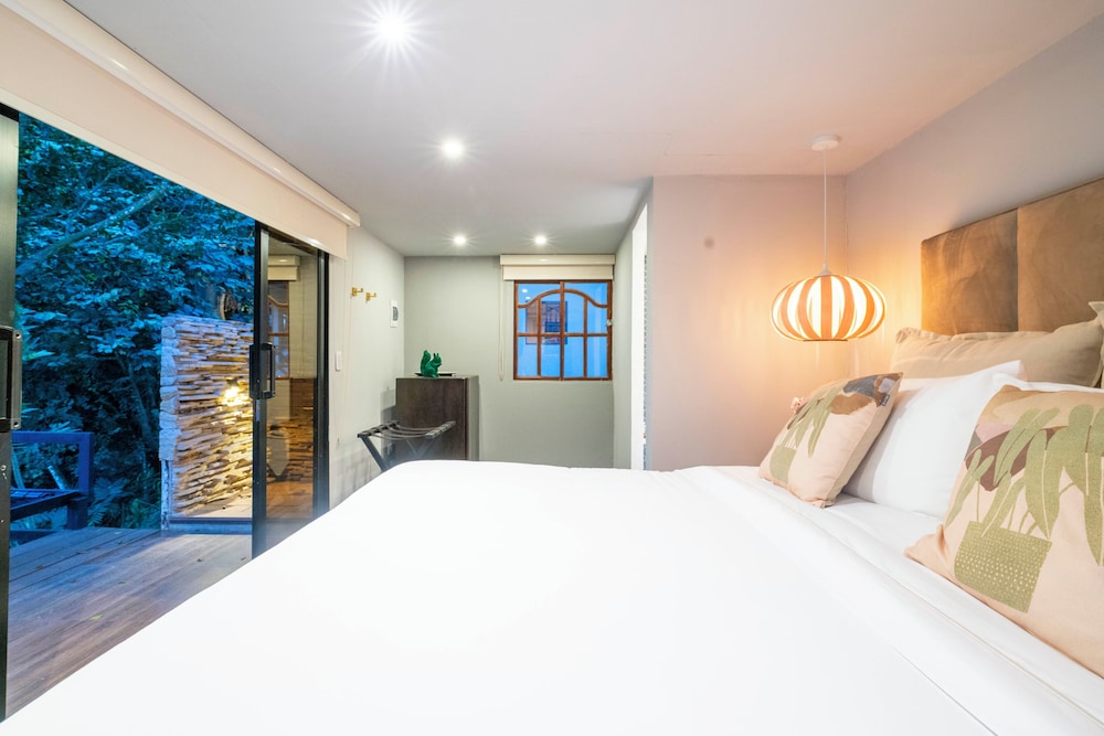 Deluxe Room, Courtyard View photo 2