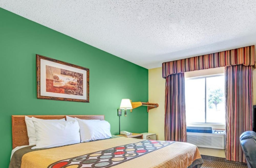 Standard Room, 1 King Bed - Photo 4