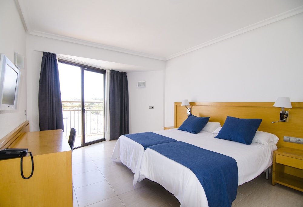 Twin Room, Sea View (3 adults) - Photo 2