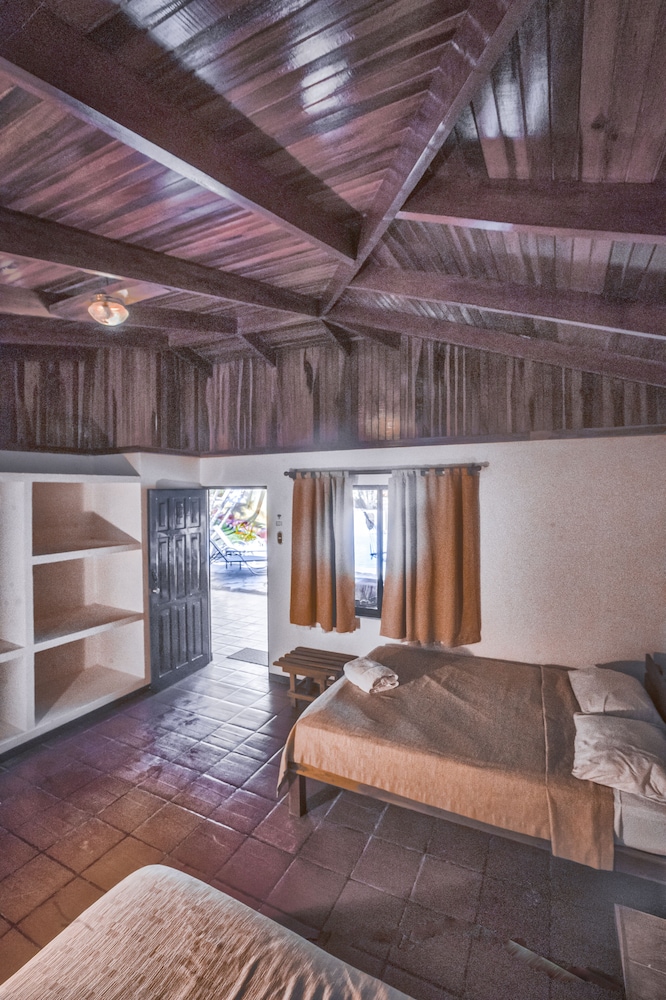 Quadruple Room, 2 Double Beds, Patio, Pool View, photo 6