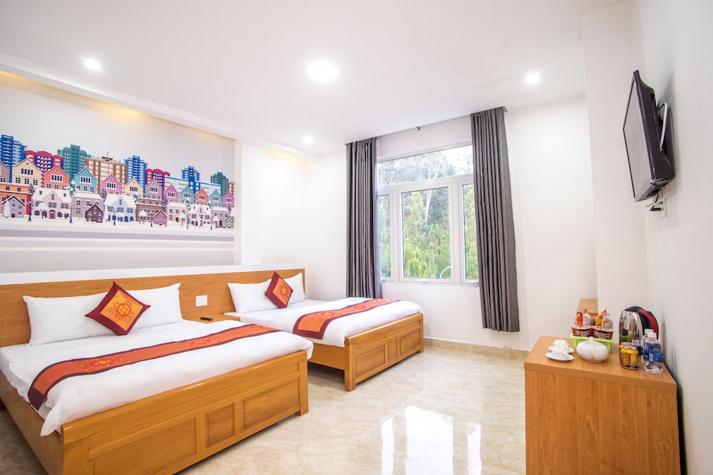 Junior Triple Room, City View