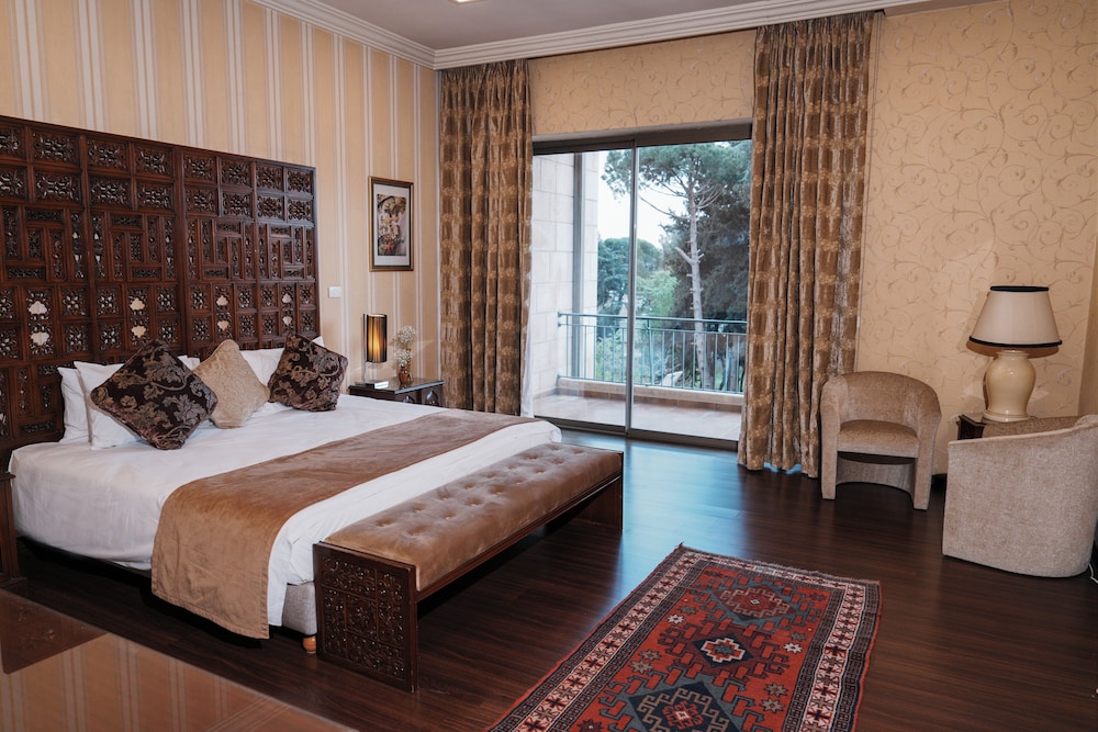 Royal Suite photo 2