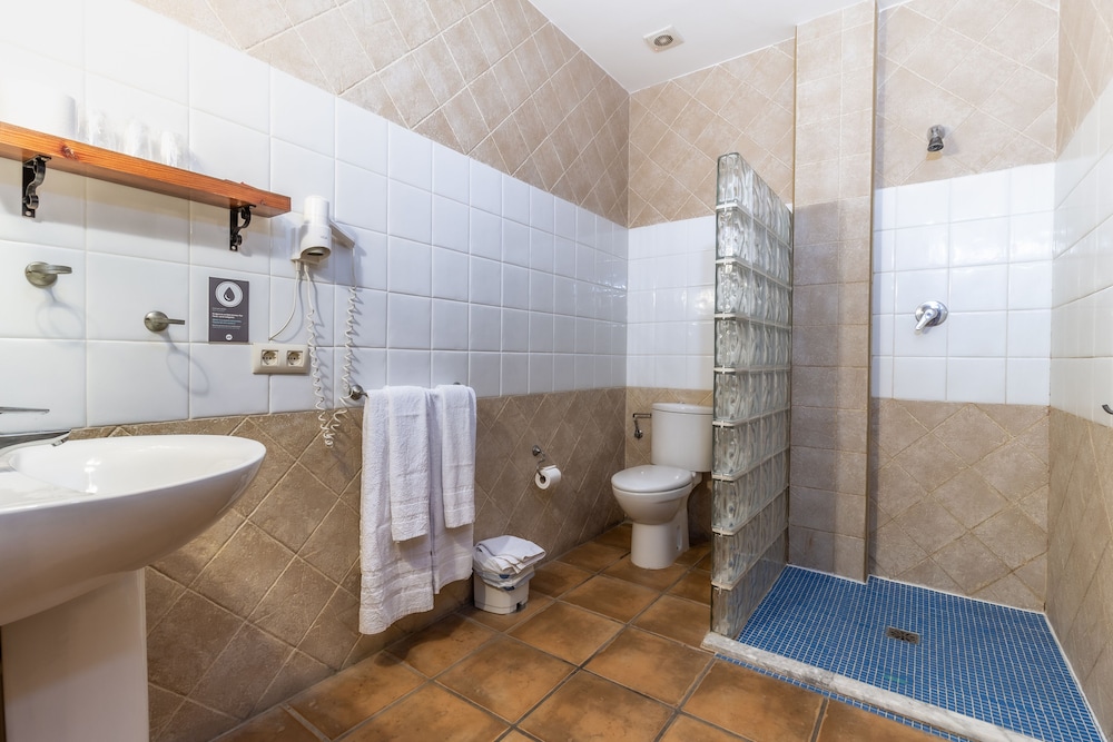 Premium Triple Room - Photo 7