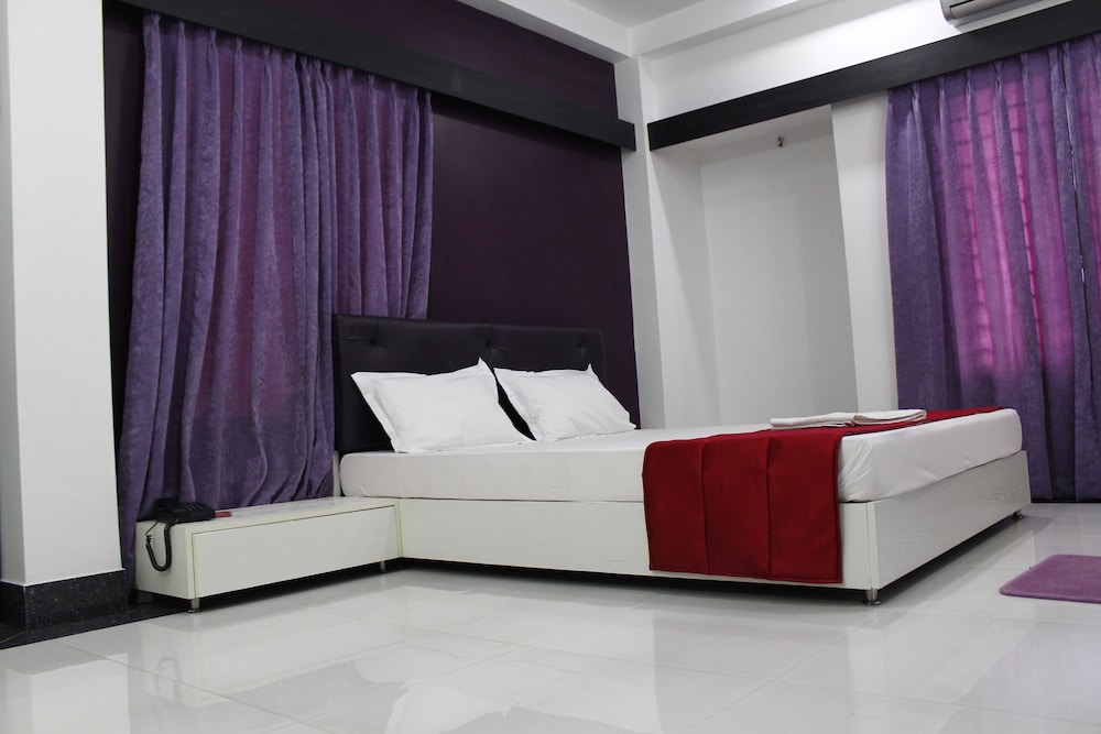 Royal Executive Suite photo 2