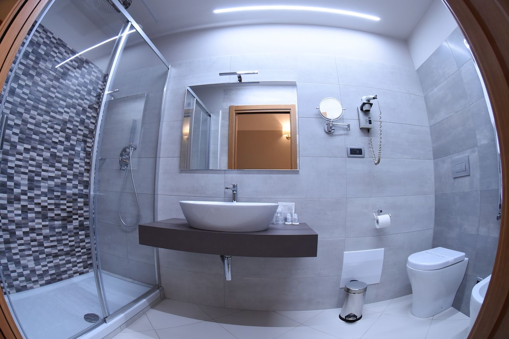 Superior Room, 1 Queen Bed, Balcony photo 3