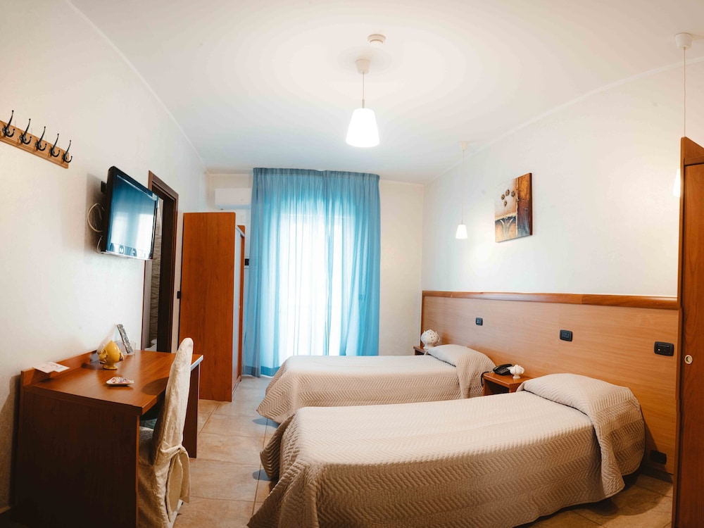 Standard Room photo 2