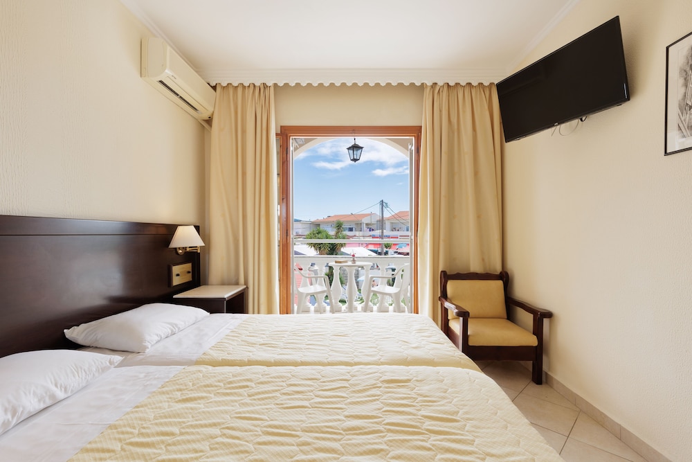 Classic Twin Room, Pool View