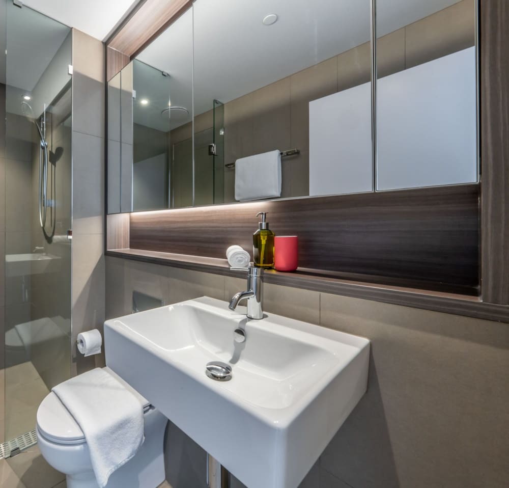 Sky High 2 Bedroom 2Bathroom Apartment with Stadium & Harbour Views - Photo 11