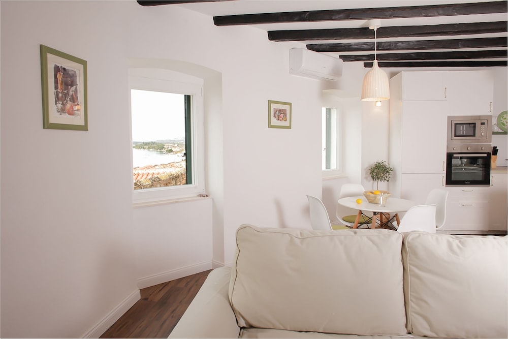 City Apartment, Sea View photo 3